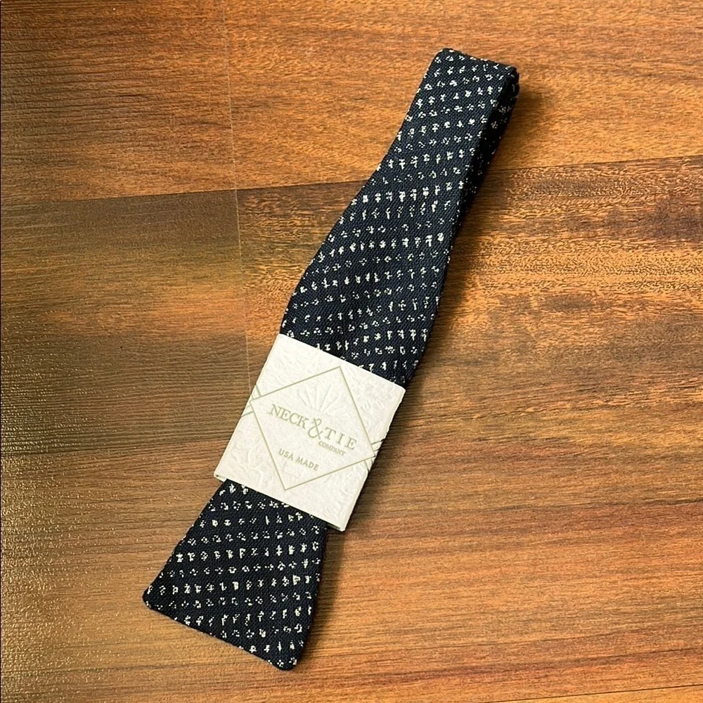 Neck and Tie Luxury Hand Sewn Navy Bow Tie NWT